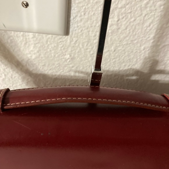 Wilson’s Leather Briefcase Burgundy Color comes with a key. - Picture 10 of 14